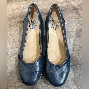 Life Stride Women's Navy Pumps